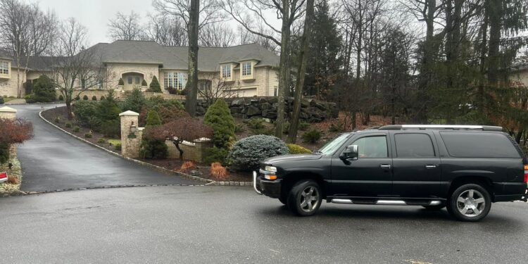 Cadillac Escalade and Chevy Suburban Fans Take SUV Selfies at The Sopranos’ Residence
