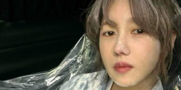 Lee Ji-ah Dazzles With Her Stunning Looks Despite Being Covered In Flour