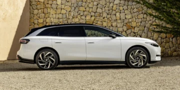 Latest Automobile Highlights: 2025 Porsche Panamera Hybrid Lineup Expansion and the Debut of VW ID.7