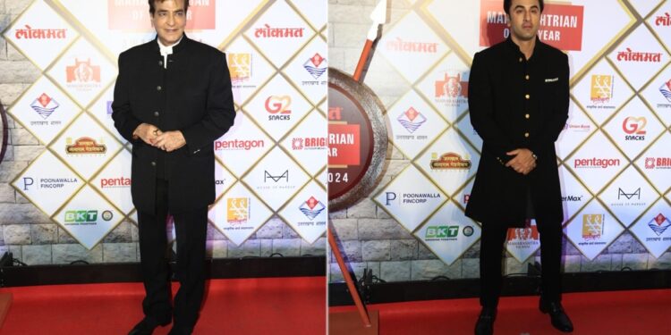 Glimpses of Bollywood Royalty: Ranbir Kapoor and Jeetendra at a Glitzy Award Ceremony