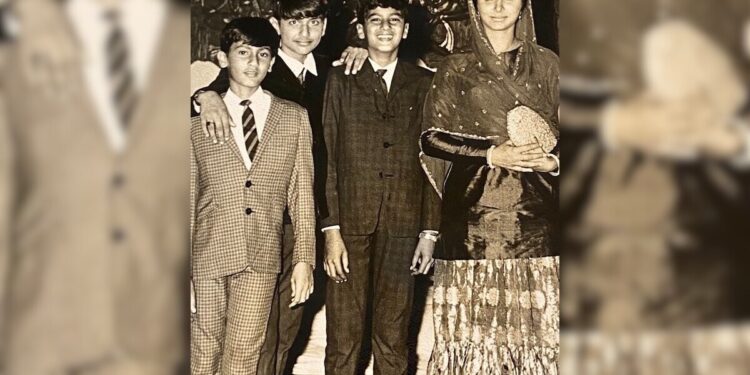 Spot the “3 Musketeers” Alongside Waheeda Rehman in This Nostalgic Snapshot