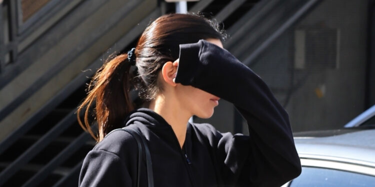Unfiltered Sightings: Kendall Jenner Spotted Shielding Her Natural Skin During LA Errands