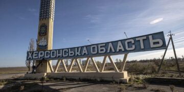 Fatalities in Kherson Oblast as Russian Shelling Strikes Civilians