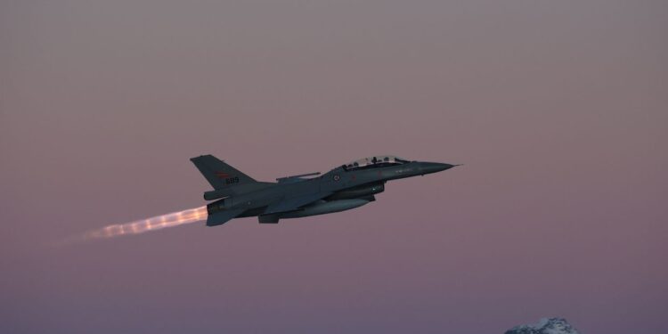 Ukraine’s Aviators Laud Performance of F-16 Fighter Jets