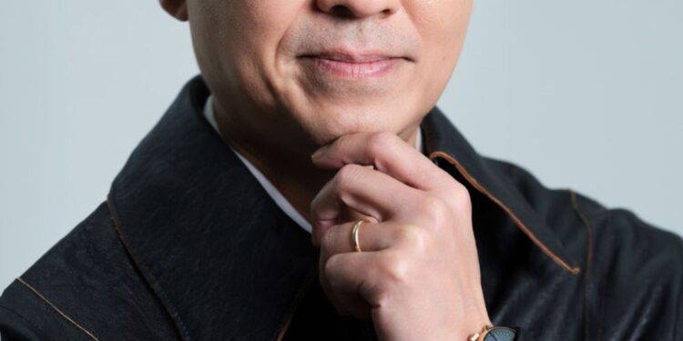 Noted South Korean Film Director Faces Backlash for Indoor Smoking Incident