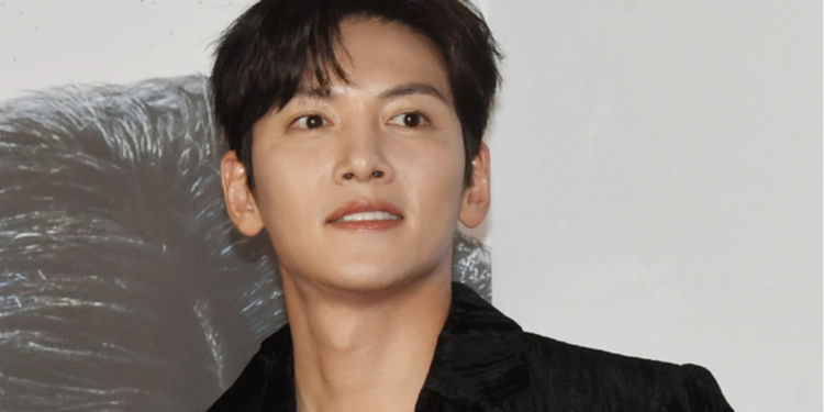 Korean Actor Ji Chang-wook Expresses Regret Over Indoor E-Cigarette Use