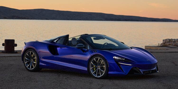 The 2025 McLaren Artura Spider: Unveiling the Convertible Supercar