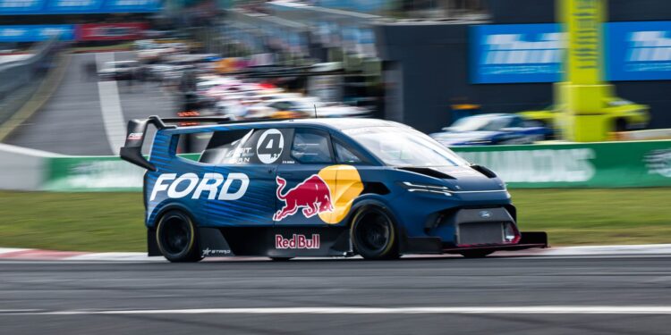 Ford’s Electrified SuperVan Surpasses Record Held by Mercedes-AMG GT3 at Mount Panorama
