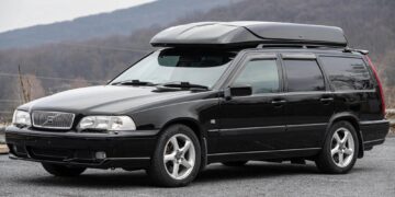 Unique JDM-Spec Volvo V70R Up for Grabs With Original Shrink-Wrapped Seats