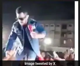 Incident of Aditya Narayan Throwing Fan’s Phone Takes a Turn After Student Speaks Out