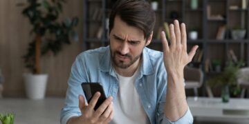 Escalating Fees or Hefty Exit Charges: The Dilemma Faced by Mobile Users