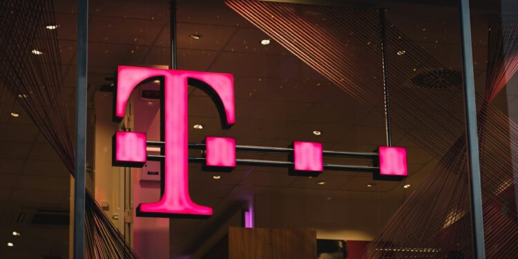 T-Mobile Achieves Record-Breaking 5G Uplink Speeds in the United States