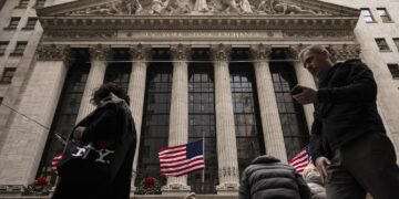 Reduced Likelihood of Recession, Yet Global Political Tensions May Impact Economic Stability, Experts Indicate