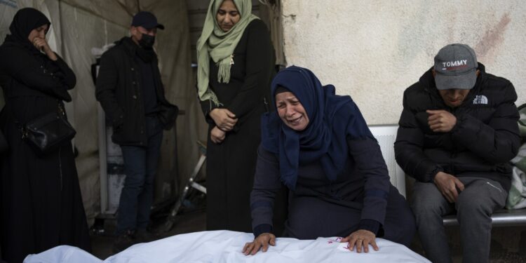 Israeli Air Strikes Result in 44 Casualties in Rafah Amid Looming Ground Invasion Warnings
