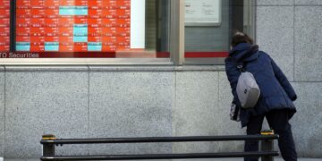 Today’s Update on the Stock Market: Diverse Outcomes in Asian Markets Amidst Holidays as S&P 500 Breaks Above 5,000