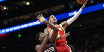 Hawks Triumph Over Rockets as Dejounte Murray Shines with 34 Points in a 122-113 Victory