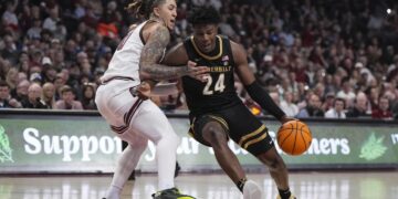 Collin Murray-Boyles Leads 15th Ranked South Carolina to 75-60 Win Over Vanderbilt
