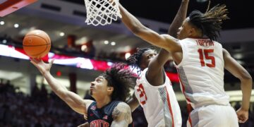 Thomas Scores 25 to Lead UNLV to Victory Over Ranked New Mexico, Completing Series Sweep