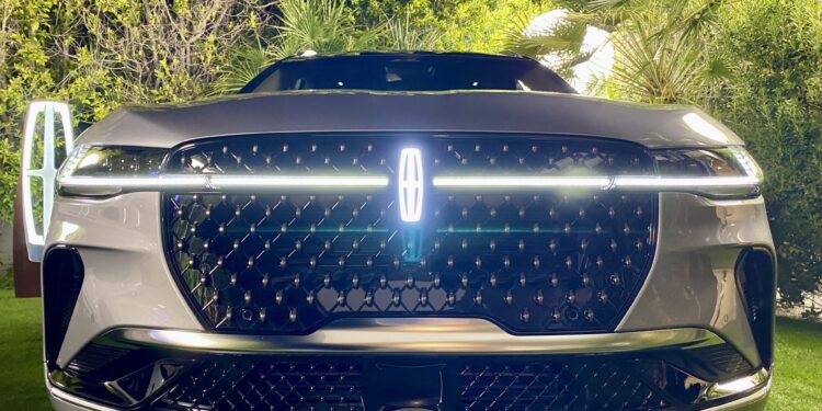 Exploring What’s New in the Automotive Sphere: Lincoln Nautilus 2024, Potential Rivian R1X, and Porsche 911 Hybrid