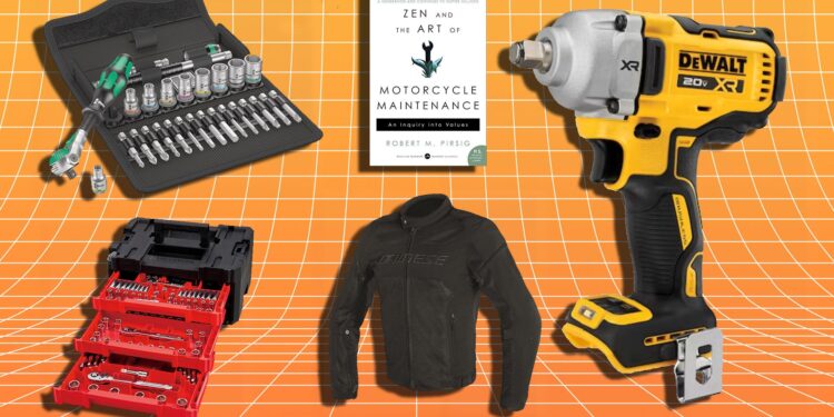 Top Savings of the Week: Score Free DeWalt Batteries and a $250 Rebate from RealTruck