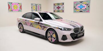 BMW Unveils Innovative i5 Flow Nostokana Art Car Featuring Dynamic E-Ink Technology