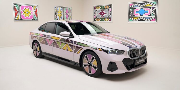 BMW Unveils Innovative i5 Flow Nostokana Art Car Featuring Dynamic E-Ink Technology
