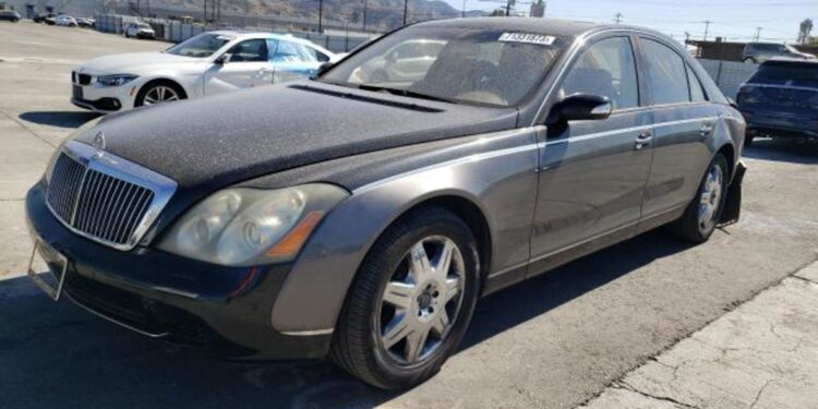 Salvaging a Damaged 2004 Maybach 57 with Its Potent Twin-Turbo V12 Engine