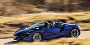 Unveiling of the McLaren Artura Spider and Insights into the Automotive Industry’s Electrified Future