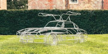 Unveiling the Exquisite Mercedes-Benz 300SL Gullwing Wire Sculpture – A Lawn Ornament with Functionality