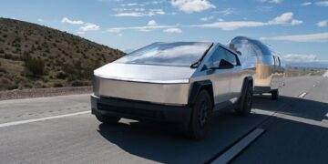 Comparative Towing Efficiency: Tesla Cybertruck vs. Model X with Identical Trailer