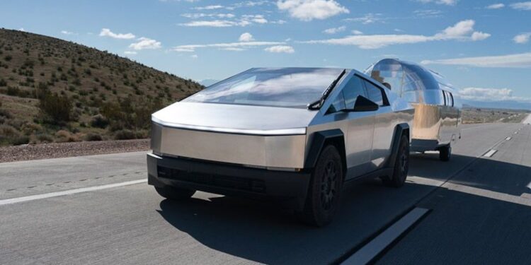 Comparative Towing Efficiency: Tesla Cybertruck vs. Model X with Identical Trailer