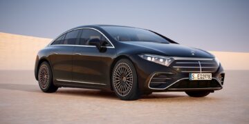 2025 Mercedes EQS Revamps Its Aesthetic with Classic Grill and Iconic Hood Ornament