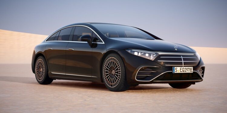 2025 Mercedes EQS Revamps Its Aesthetic with Classic Grill and Iconic Hood Ornament
