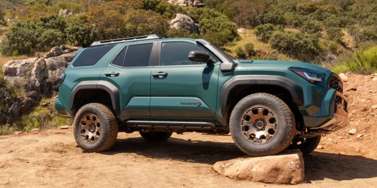 Latest Automotive Insights: 2025 Toyota 4Runner & Lamborghini Huracán STJ Take Center Stage