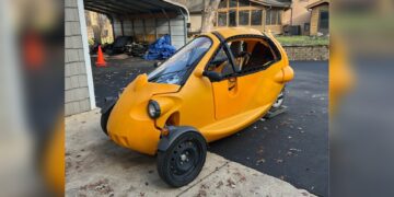 This Tandem-Seat Electric Three-Wheeler Available For Sale Is Remarkably Great