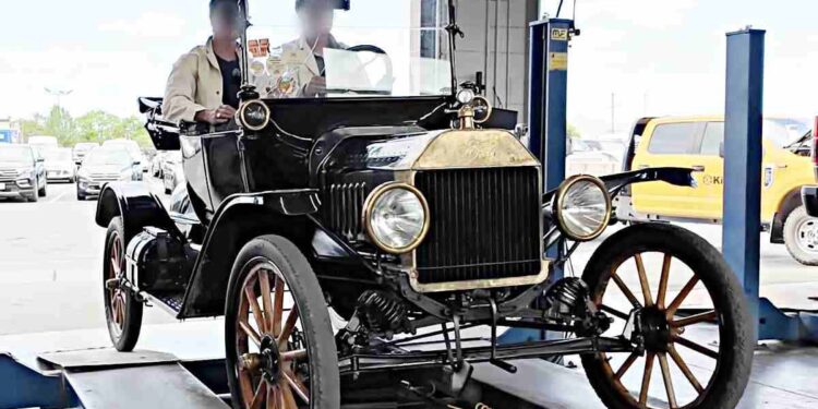 Exploring the Durability of the 1915 Ford Model T: A Testament to Automotive History