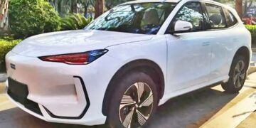Geely Unveils the Futuristic Electric Galaxy E5 SUV