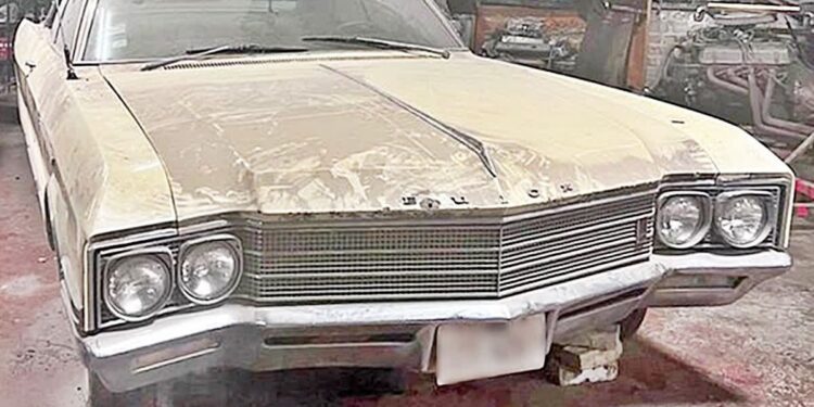 Discovering Treasures: Three Invaluable Vintage Cars Unearthed in a U.S. Scrapyard