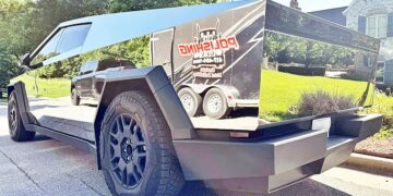 Shining New Facets: Tesla Cybertruck Undergoes Dazzling Reflective Upgrade