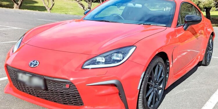 Comparing Toyota GR 86 with Mazda MX-5 Miata