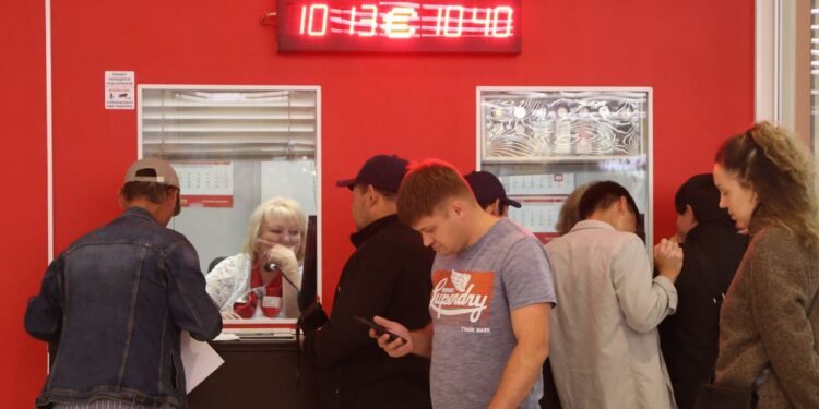 Trading Halt: Moscow Exchange Halts Dollar and Euro Operations