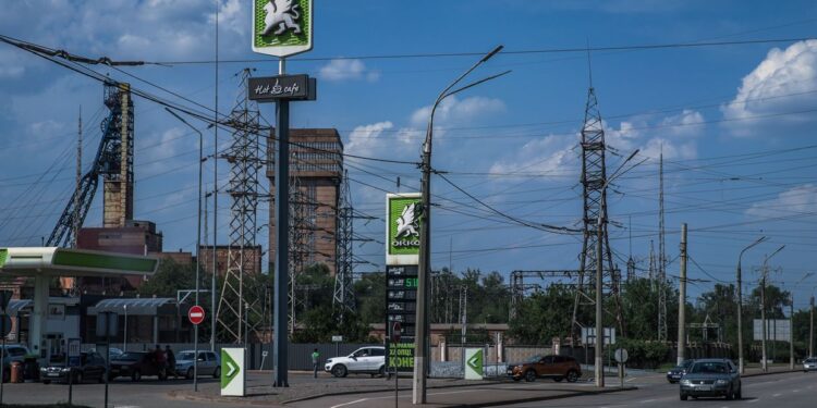 Ukrainian City of Kryvyi Rih Hit by Russian Missile, According to Local Officials