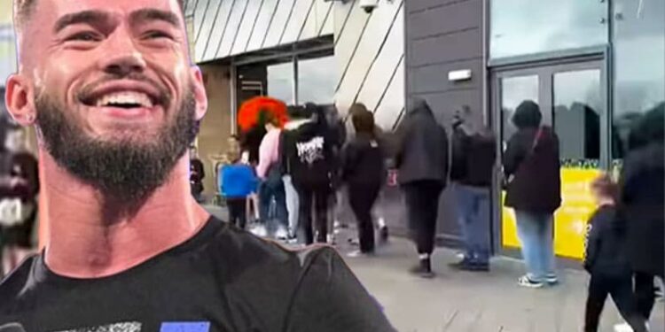 Crowds Flock to Austin Theory’s Meet and Greet Before SmackDown on 6/14