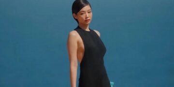 BLACKPINK’s Jennie Shines on Runway in Chic Backless Dress alongside Shin Hyun-ji