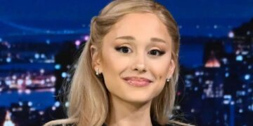 Ariana Grande Advocates for Mandatory Therapy for Child Stars