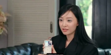 Kim Ji-won’s Favorite Vintage Travel Companion: Her Long-Treasured MP3 Player