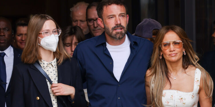 As Ben & J. Lo Alleged Relationship Troubles Emerge, Violet Affleck Eyes Ivy League
