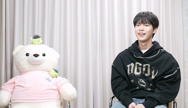 NCT’s Doyoung Grapples With a Personal Dilemma at His Beloved Tteokbokki Store (I Live Alone)