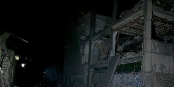 Deadly Russian Strikes in Ukraine Result in Casualties and Widespread Damage