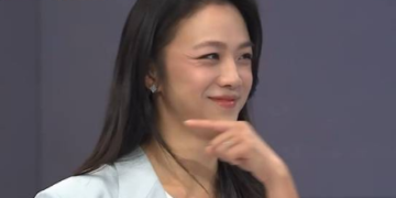 Tang Wei Engages in Playful Banter with Her Spouse, Kim Tae-yong, on ‘Newsroom’